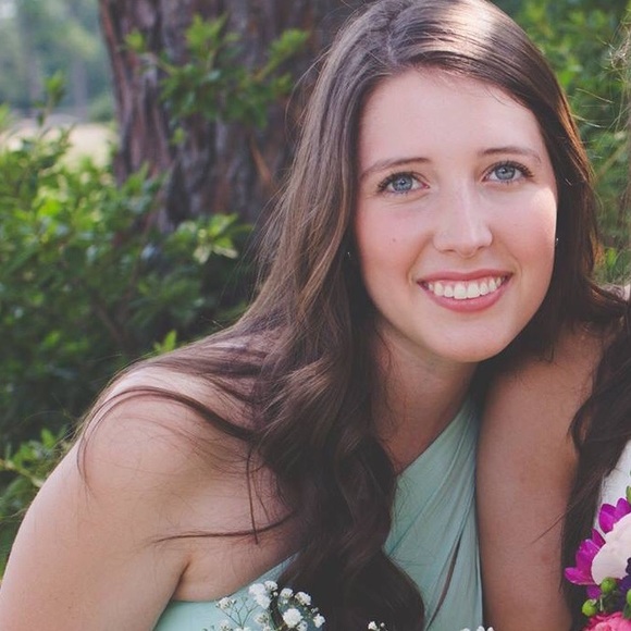 Meet your Posher, Melanie - Picture 2 of 3